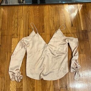 Gold showing shoulders top